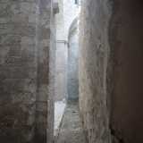 Nel sotterraneo del forte infatti, in un piccolo ambiente stretto tra due pareti e illuminato solo dalla vetrata superiore, si trova parte dell�antico tempio